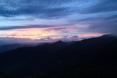 Doi Pui bakış Wat Phrathat Doi Suthep yakınındaki günbatımı