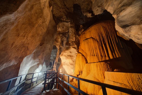 Passage in Diamantenhöhle oder tham pranangnai in Krabi, Thailand — Stockfoto