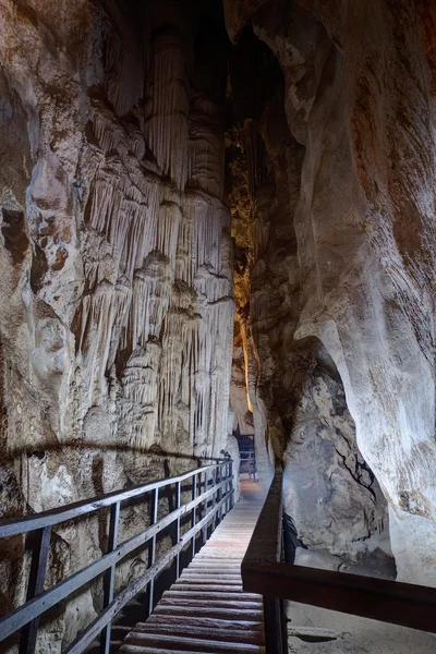 Entrada a la Cueva del Diamante o Tham Pranangnai en Krabi, Tailandia —  Fotos de Stock