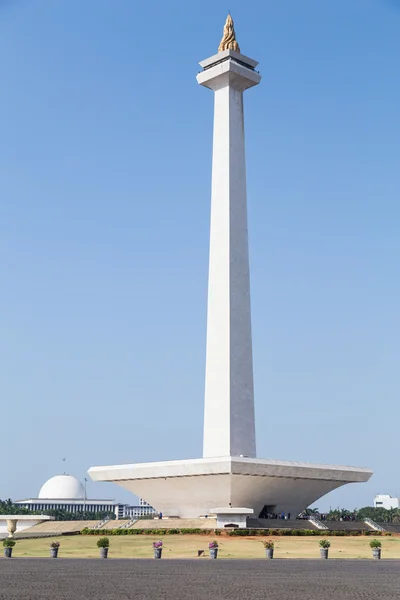 Monumento Nacional no centro da Praça Merdeka, Jacarta — Fotografia de Stock