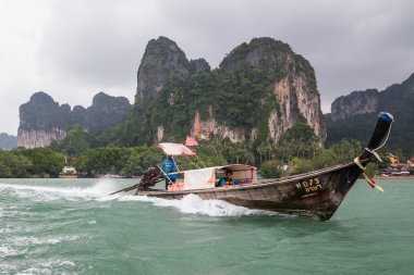 RAILAY BEACH, THAILAND - CIRCA SEPTEMBER 2015: Boat sails in the Railay Beach,  Thailand