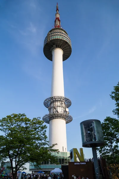 Seoul, Zuid-Korea - circa September 2015: Namsan Tower in Seoel, Zuid-Korea — Stockfoto