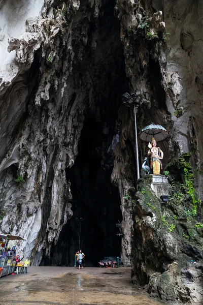 Kuala Lumpur, Malasia - circa septiembre 2015: Entrada a la cueva de la Catedral en el complejo de Cuevas de Batu, Malasia —  Fotos de Stock