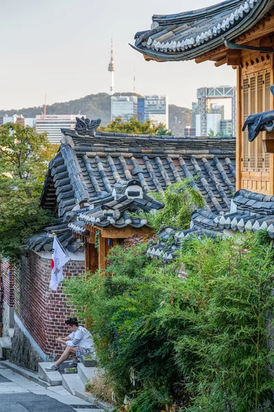 Seoul, South Korea - circa September 2015: Bukchon Hanok  Villag — Stock Photo, Image