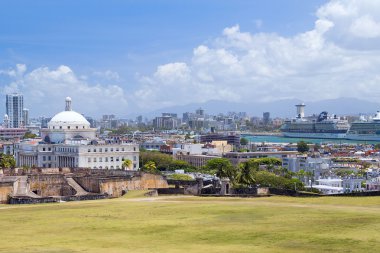 San Juan, Pr/ABD - 04 11 2015: Panorama eski şehir San Juan, Puerto Rico