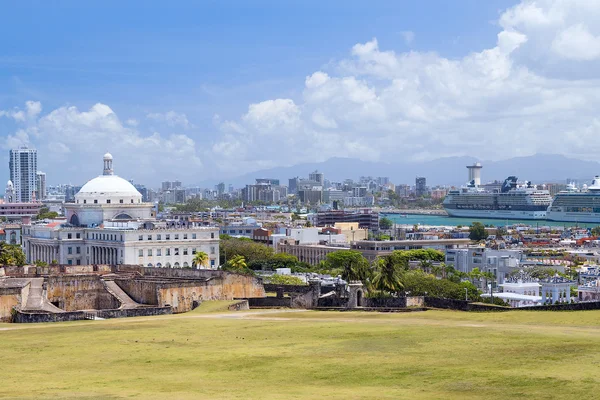 San Juan, Pr/Usa - 04 11 2015-ig: Panorama régi város San Juan, Puerto Rico — Stock Fotó