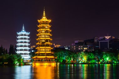 Güneş ve ay İki Yataklı Çift Kişilik pagodadan ve Guilin gölde Shanhu