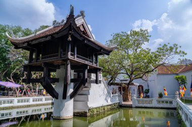 Bir ayağı Pagoda, Hanoi Budist tapınağı yeniden