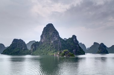 Kaya oluşumları Halong Bay, Vietnam