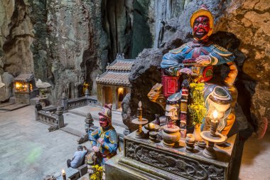 Tapınaklı Huyen Khong Mağarası, mermer dağlar, Vietnam