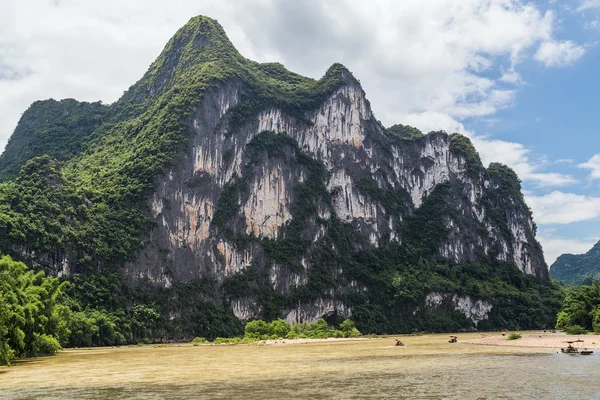 Karstberge und Kalksteingipfel des Li-Flusses in China — Stockfoto