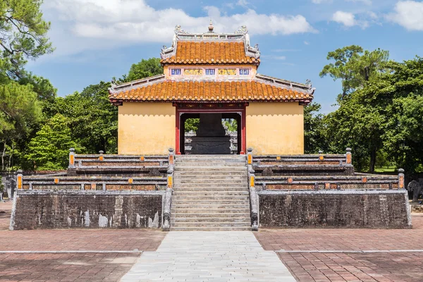 Павильон в Имперской гробнице Мин Ман в Хюэ, Вьетнам — стоковое фото
