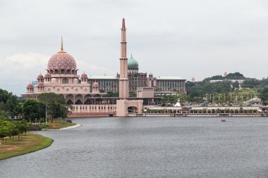 Putra Camii, Perdana Putra ve Dataran Putra Putrajaya içinde