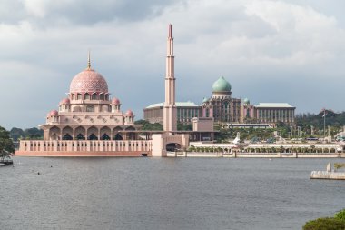 Putra Camii, Perdana Putra ve Dataran Putra Putrajaya içinde