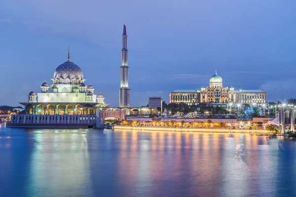 Putra Camii ve akşam Putrajaya Perdana Putra