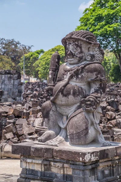 Socha v Candi Sewu, součástí Prambanan hinduistického chrámu, Indonésie — Stock fotografie