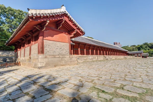 Jeongjeon - corredor principal do complexo de Santuário de Jongmyo, Seul — Fotografia de Stock
