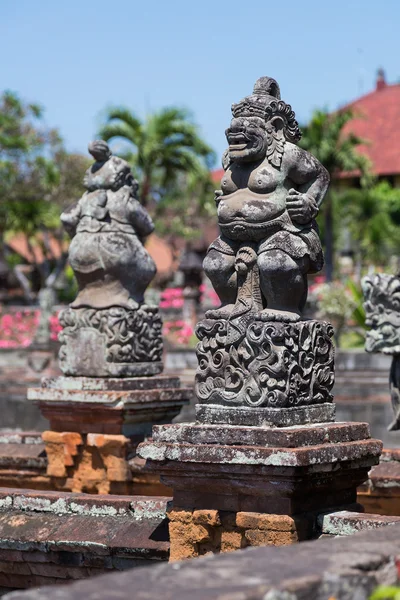 Bali hinduistické sochy v Klungkung paláci, Semarapura — Stock fotografie