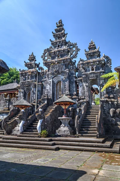 Pura Besakih Balinese Tapınağı girişine — Stok fotoğraf