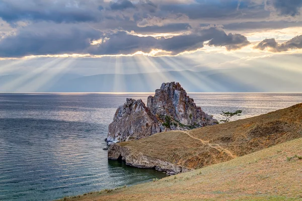 Szaman Rock, jezioro Bajkał w Rosji — Zdjęcie stockowe