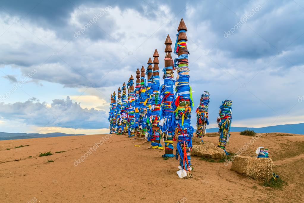 Pagan Buryat Pole Totems on Olkhon island, Lake Baikal — Stock Photo