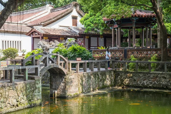 Taipei, Tajvan - szeptember 2015 körül: nyilvános park, a hagyományos kínai stílusú Taipei City, Taiwan — Stock Fotó