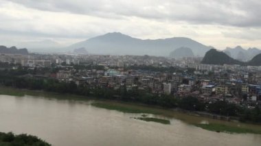 Guilin, Çin - Temmuz 2015 yaklaşık: Guilin Panorama ve onun karstik dağlar Fubo Hill
