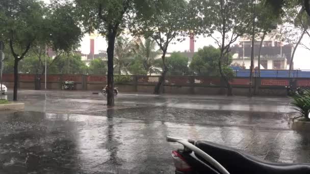 Hanoi, Vietnam - circa agosto 2015: Pioggia tempestosa ad Hanoi, Vietnam — Video Stock
