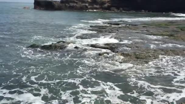 Tabanan, bali / indonesien - ca. september 2015: pura tanah lot in bali, indonesien — Stockvideo