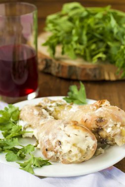 Kızarmış tavuk bacağı.