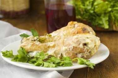 Kızarmış tavuk bacağı.