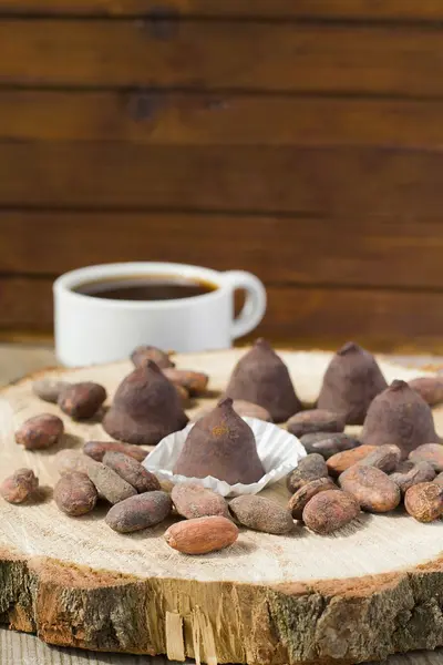 Truffle and cocoa beans — Stock Photo, Image