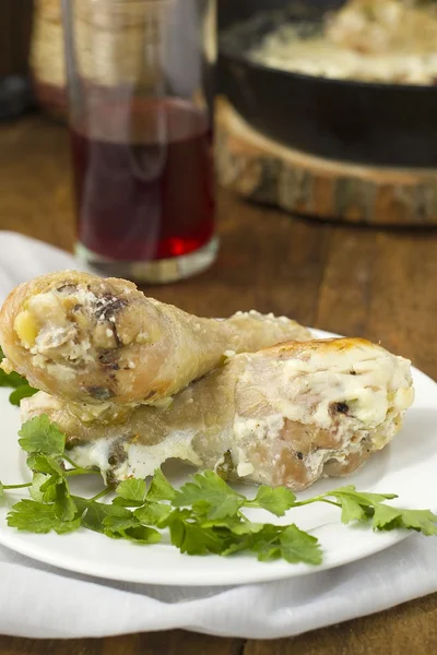 Kızarmış tavuk bacağı.