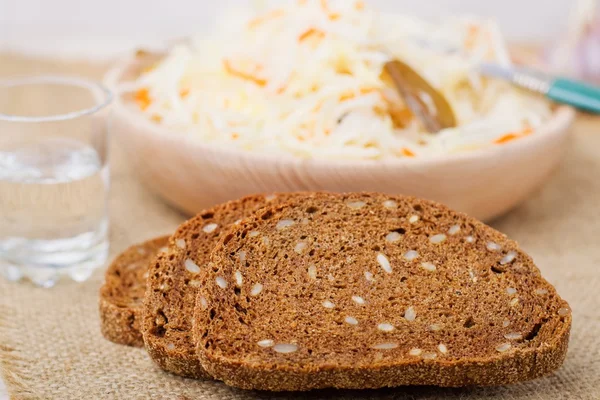 Tasty appetizer of sauerkraut and bread — Stock Photo, Image