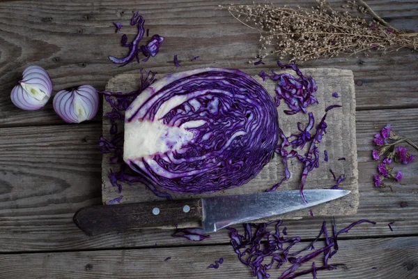 Голубой салат из капусты — стоковое фото