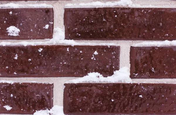 Pokryty Śniegiem Brązowy Murowany Płot Tekstura Zimowa Tło Projektu — Zdjęcie stockowe