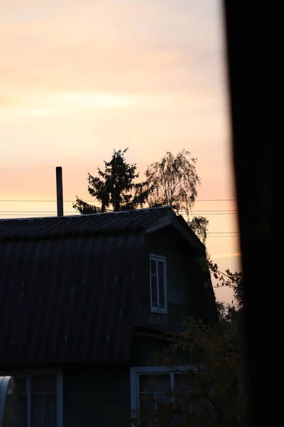 Kilátás Csak Vidéken Gyönyörű Naplemente Kilátás Falu Ház Tetejéről — Stock Fotó