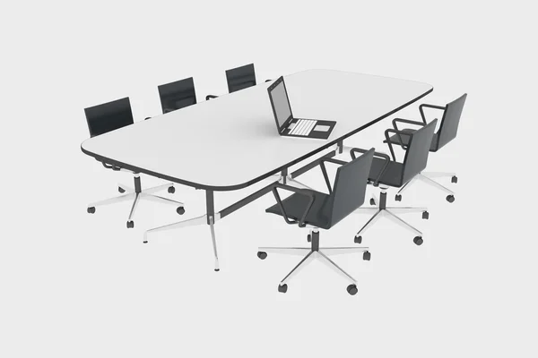 Ofis koltuğu ile bir dizüstü bilgisayar ve sandalyeler