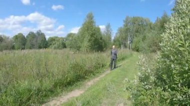 Doğru İskandinav yürüyüşü tekniği.