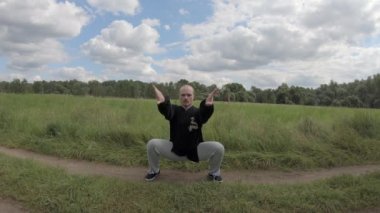 Sabahları parkta Qigong jimnastiği.