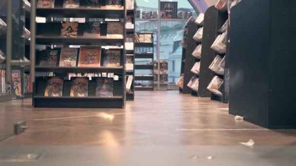 Magasin de bande dessinée dans le magasin central d'enfants de la Russie — Video