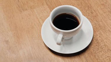 Koyu kahve, espresso Americano. Üst atış.