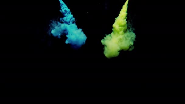 Paint in water. Concept of dissolving chemical elements copper, sulfur in liquid — Stock Video