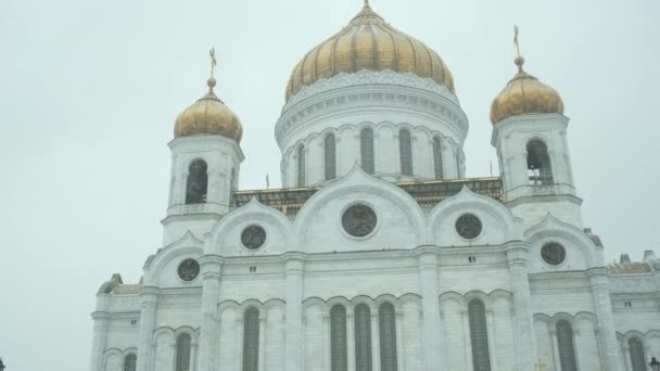 Katedra Chrystusa Zbawiciela na ulicy Volkhonke. Niedaleko mostu patriarchy — Wideo stockowe