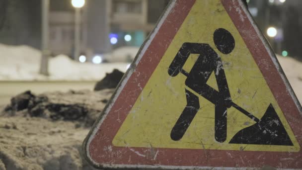 Next to road there is a warning sign that excavations are underway. Winter time — Stock Video