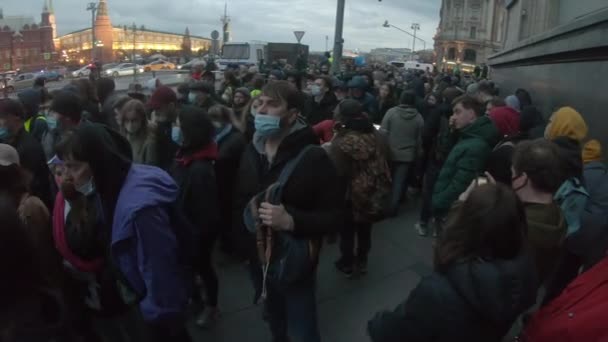 Moskau, Russland - 21. April 2021: Kundgebung zur Verteidigung von Alexej Anatolijewitsch Nawalny — Stockvideo