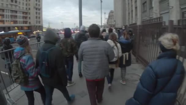 Москва, Росія - 21 априль, 2021: ралі на захист Олексія Анатолійовича Навального — стокове відео