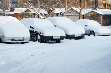 kar altında otomobil