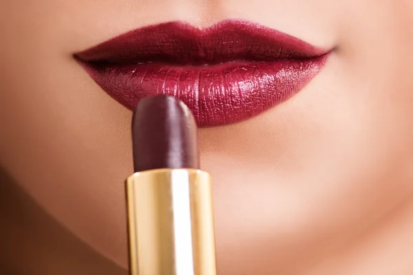 Close up shot of a female mouth putting lipstick — Stock Photo, Image