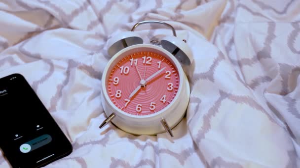 Alarm Clock Modern Bed Sheets Incoming Call Work Mobile Phone — Vídeos de Stock